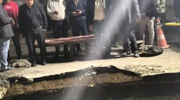 كسر خط مياه قطر 1000 مم أمام مستشفى أم المصريين بالجيزة يوقف ضخ مياه الشرب ويهدد الإمدادات 1